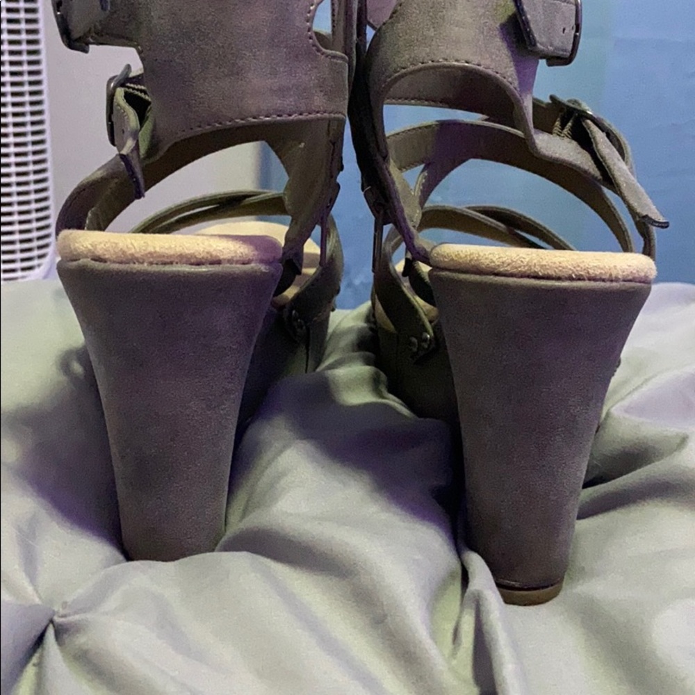High Heels - Picture 4 of 4